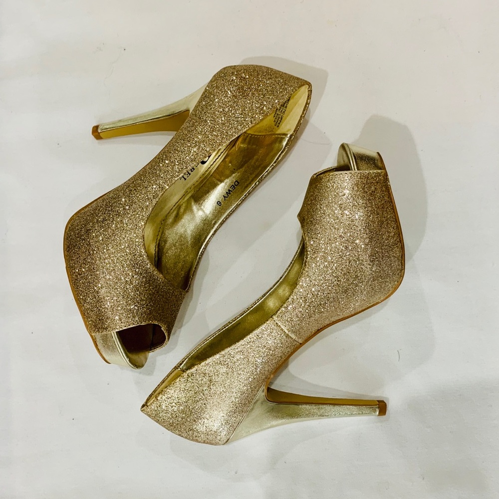 London Rebel Gold Glitter Dewy Heel Size 6
